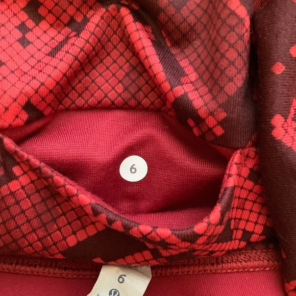 LULULEMON Cranberry Stillness Pant Size 6 - Picture 10 of 11